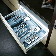 khay-chia-ngan-keo-nhua-huge-h-kcn900